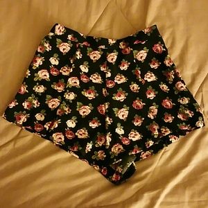 Pleated high-waisted floral shorts